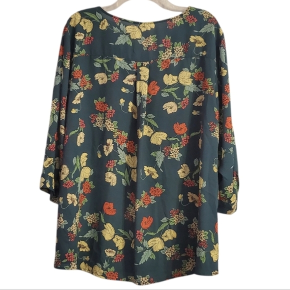 Maurices Women's Floral V-Neck Blouse Size 2 (2X) - Picture 3 of 5